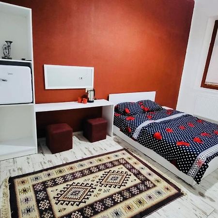 Lovely Guest House Tbilisi Bagian luar foto
