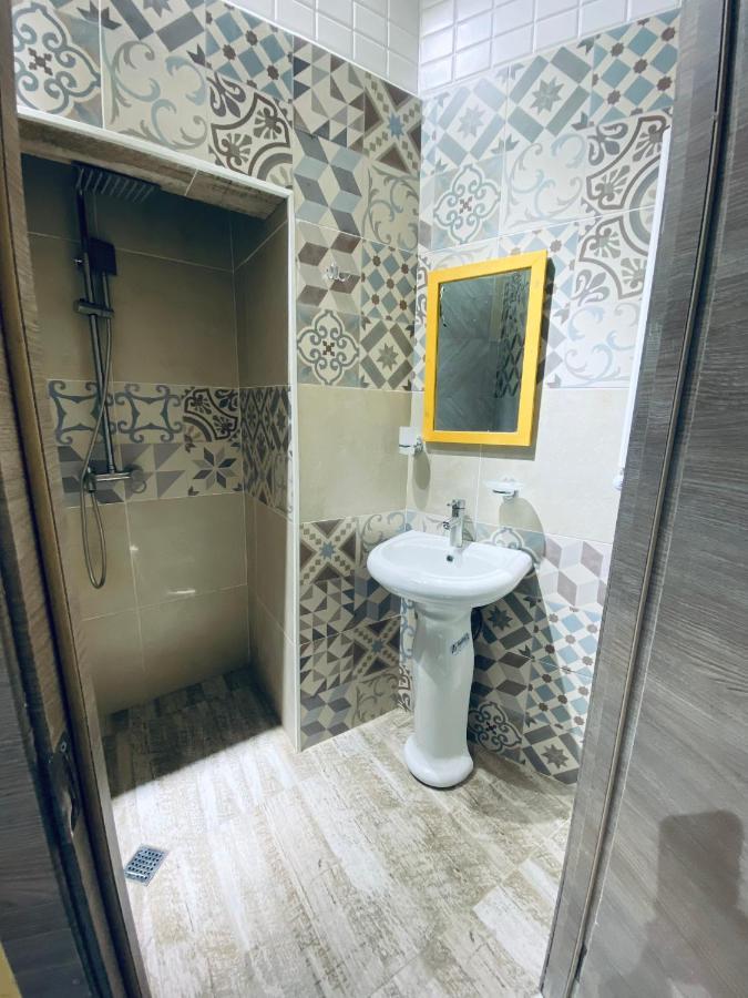 Lovely Guest House Tbilisi Bagian luar foto
